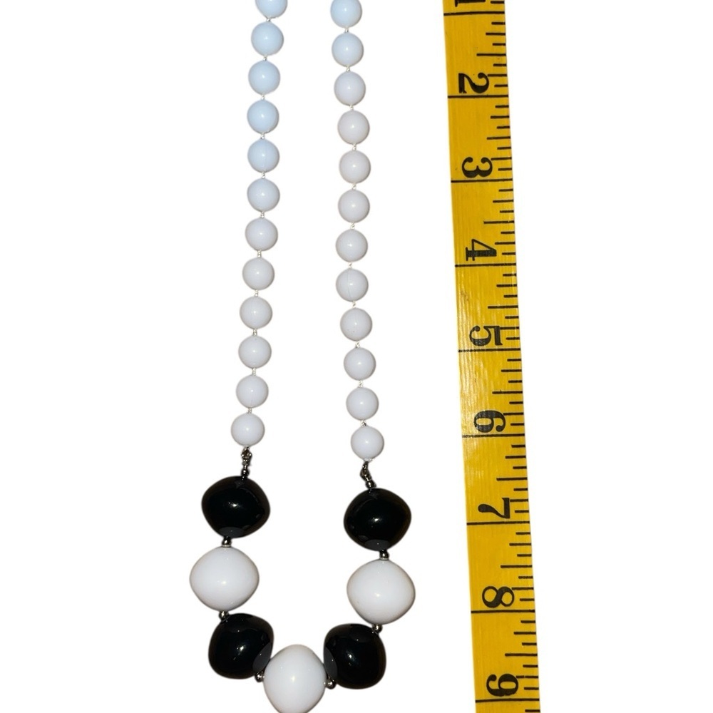 80’s Black & White Beaded Necklace - Picture 2 of 2